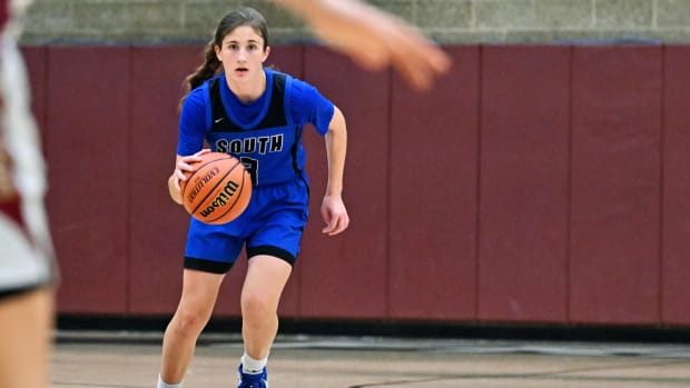a South Medford Mission Hills girls basketball Oregon POA Holiday Classic December 30 2023 Leon Neuschwander 30